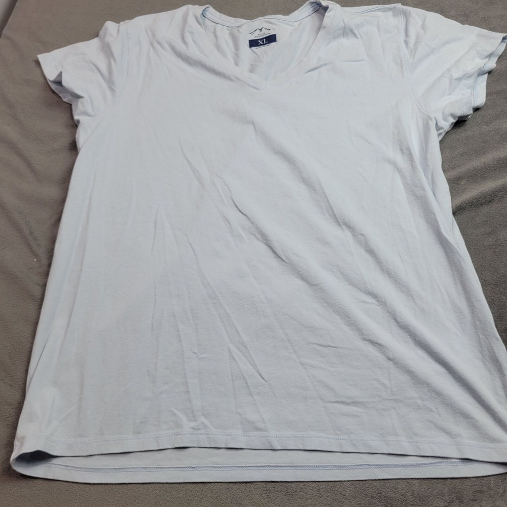 Blue Mountain White V-Neck T-Shirt XL